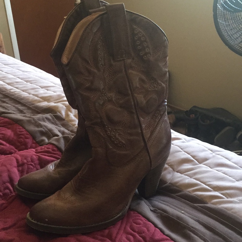 Heeled cowboy boots